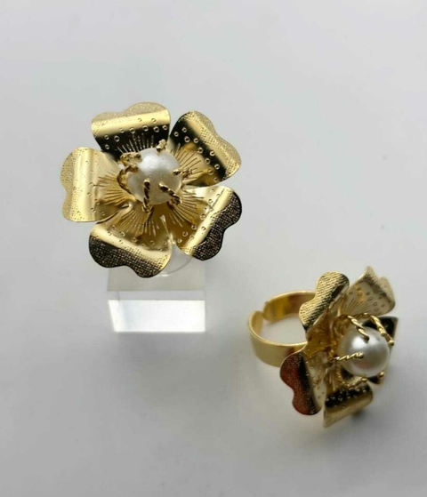 ANILLO DE FLOR CON PERLA DE RIO AJUSTABLE