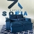 Sofa Athenas da Sofia Home Decor, resistente e design sofisticado, proporcionando estilo e conforto ao seu espaço.