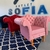 Poltrona Cheesefild da Sofia Home Decor, com design único e confortável, oferecendo estilo e aconchego ao seu ambiente.