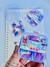 Transforme seu estojo com um toque doce! 
Nosso potinho recheado com mini borrachas em formato de marshmallow vai derreter seu coração