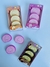 A Caixa Borracha Rocambole vem com 3 mini borrachas em forma de rocamboles deliciosos, com detalhes que parecem de verdade! 