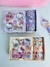 Caixinha Adesivos + Washi Tapes Hello Kitty! Uma combinação perfeita de fofura e criatividade para os amantes dessa icônica gatinha!