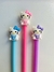 Caneta Fofa Hello Kitty e Kuromi, uma verdadeira joia que une estilo e diversão! Com um design encantador, essas canetas são perfeitas para quem ama personalizar suas anotações com um toque de fofura.
