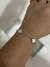 Pulseira trevos brancos na internet