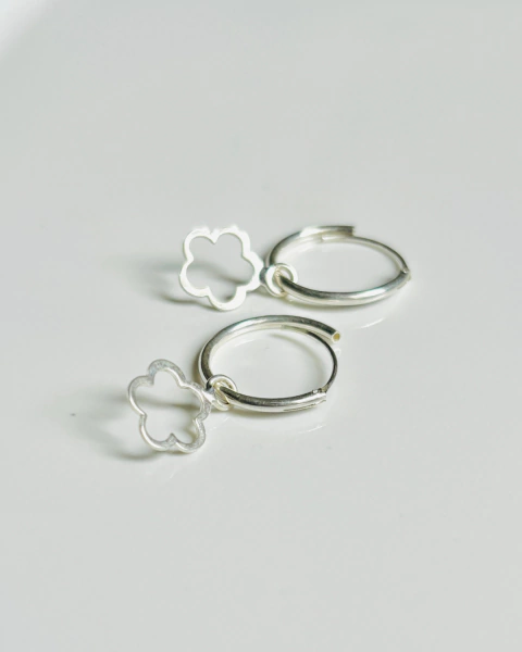 Aros Argollas con dije flor