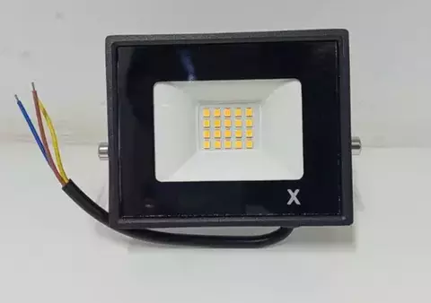 Refletor Led 30w 127/220V - Carcaça Preta Luz Branco-Quente IP65/IP66 A prova D'Água - comprar online