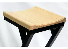4 Bancos Para Bar Soporte De Acero Y Asiento Pino Moldeado