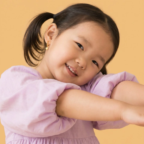 Brinco infantil argola coração banhado a ouro 18 K