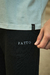 PANT ESSENTIALS NEGRO - comprar online