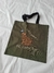 Ecobag verde com bordado de capivara e texto 'Don't Worry Be CAPY'