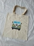 Sacola ecobag com estampa de Kombi Volkswagen em fundo claro.