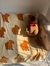 PELUCHE CON MANTA CAPIBARA FELIZ CUMPLEAÑOS