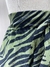 Calça Pantalona Verde Musgo com Detalhes de Zebra na internet