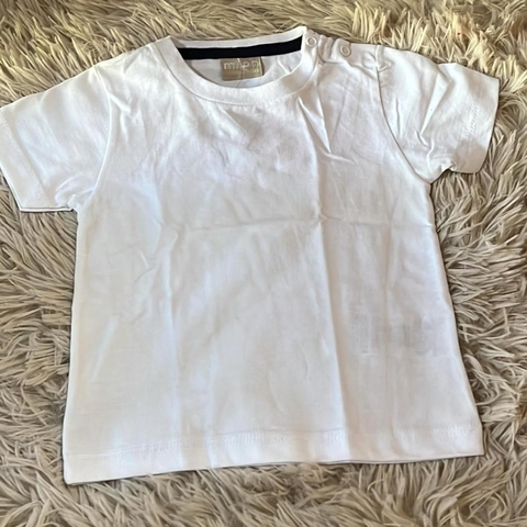 Blusa branca básica