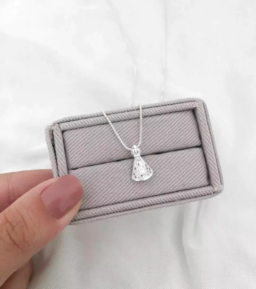 Colar nossa senhora cravejado cristal 925