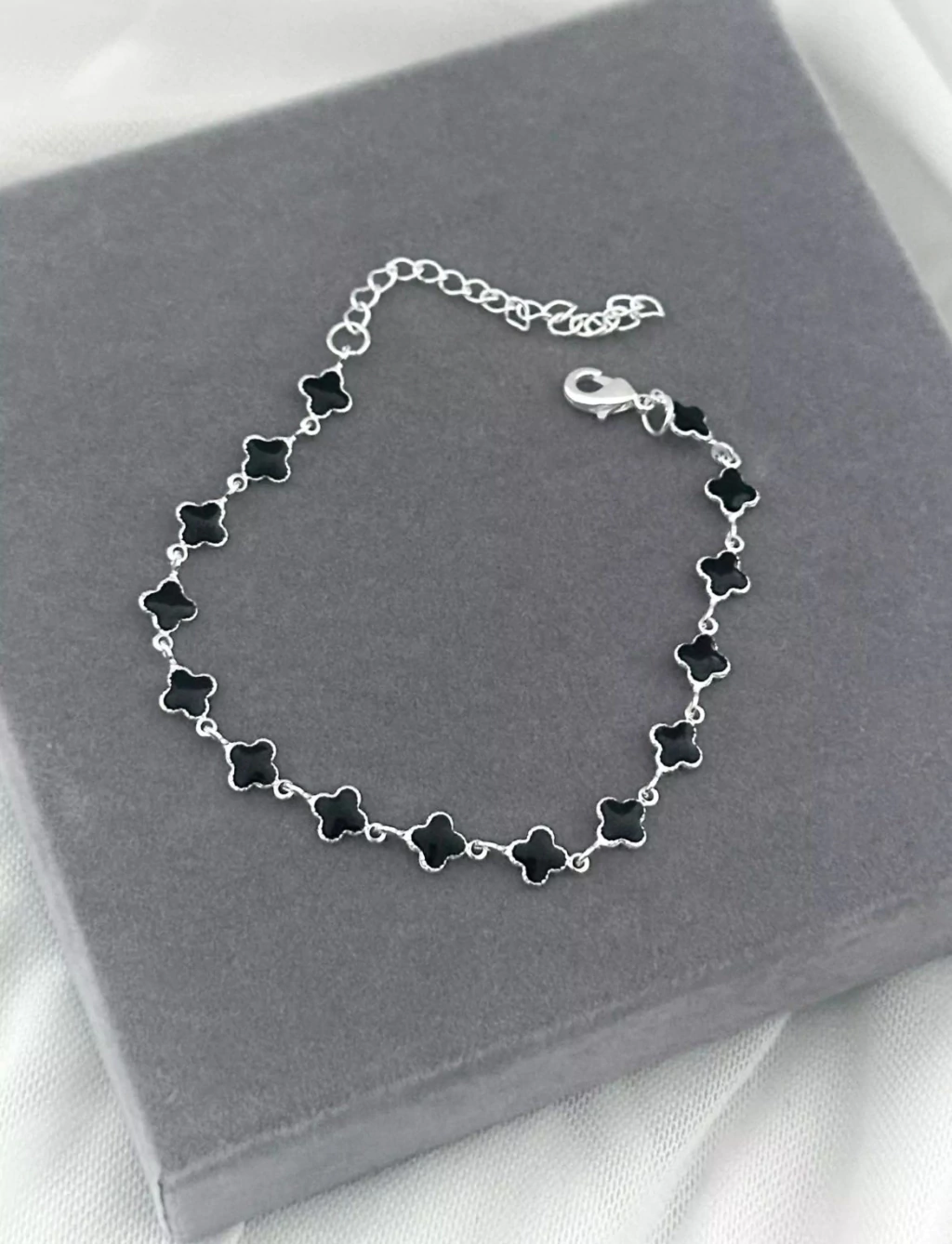 Pulseira trevinhos preta