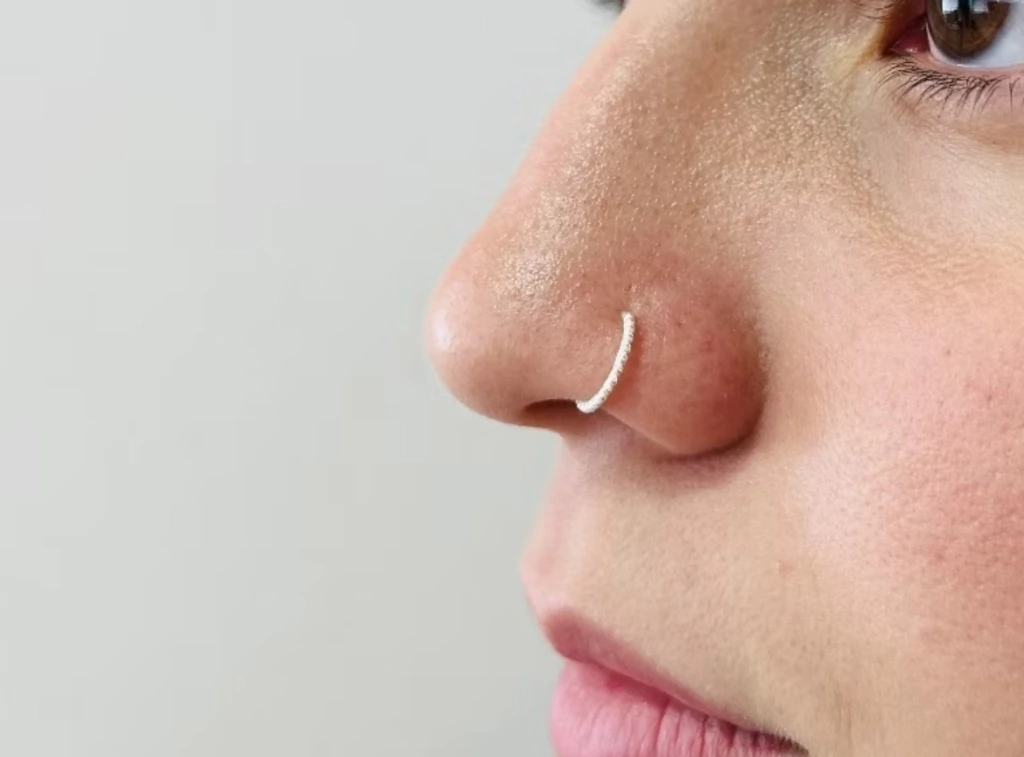 ￼Piercing Nariz Prata 925 Argolinha Detalhada