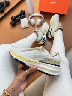 Zoom X Invincible Run 3 Off/Ouro Premium - Rms Premium