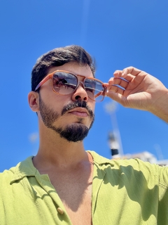 Óculos Glamour marrom na internet