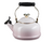 Chaleira Clássica com Apito Pegador de Coração Le Creuset
