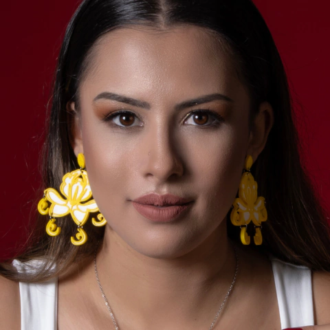 Brinco Flamboyant em Amarelo e Branco