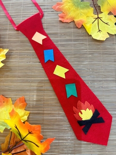 Gravatinha Infantil Junina Varias Cores Fogueira e Bandeiras (GRAVATAVC) - Celebrar Shop