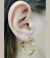 Brinco Argola Ondulada Banhado em Ouro 18K.