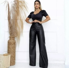 Calça Pantalona Courinho com Botão Forrado - Vanodsboutique