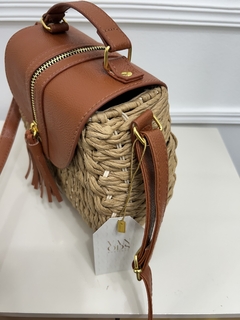 Bolsa Transversal de Palha Caramelo na internet