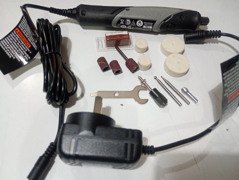 Mini torno DREMEL c/11 accesorios. Versátil p cualquier tipo de trabajo.