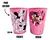 Copo de plástico para colorir com personagens da Minnie e Daisy, apresentando ilustrações em preto e branco na frente e coloridas no verso, com capacidade de 320 ml.