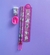 Estojo escolar rosa da Hello Kitty com cinco itens: dois lápis, uma régua, uma borracha e um apontador.