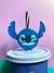 Copo plástico com a tampa do Lilo e Stitch, incluindo o canudo listrado em preto e branco.