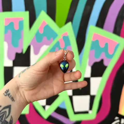 Alien Azul - Charm / llavero / collar - comprar en línea