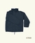 Campera impermeable reversible color negro con forro polar, diseño de manga larga y cierre frontal.