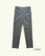 Pantalón de sarga gris, con corte clásico y detalles de costura.