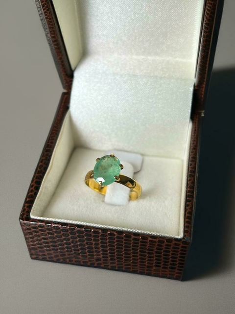 Anel em Ouro com Esmeralda Natural AAA – Aro 17