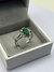 Anel em Ouro Branco 12k Rondinado com Esmeralda e Brilhantes – Aro 16 - Br Carat
