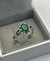 Anel em Ouro Branco 12k Rondinado com Esmeralda e Diamantes – Aro 17