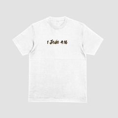 Camisa God Is Love na internet