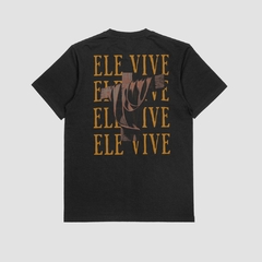 Camisa preta da Style fusion com estampa "Ele Vive" e cruz na parte de trás.