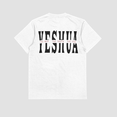 Camisa branca da Style fusion com a palavra "YESHUA" em destaque na parte traseira, acompanhada das frases "THE WAY", "THE TRUTH" e "THE LIVE".
