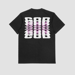 Camisa preta da Style fusion com estampa 3D "GOD" em cores brancas e rosas na parte de trás.