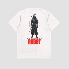 Camisa branca da style fusion com estampa de um samurai robô em preto e vermelho na parte de trás.