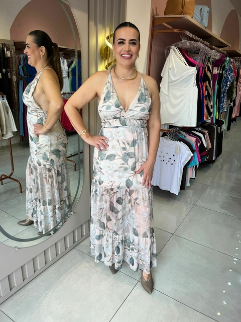 Vestido longo branco e flores