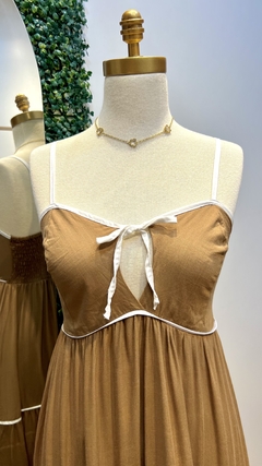 Vestido Elise caramelo na internet
