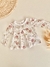 Remera floreada con puntilla