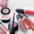 Gloss MAC Powder Kiss – Efeito Aveludado e Brilho Difuso na internet
