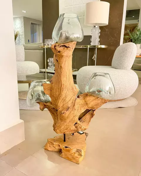 Vaso de vidro com escultura de madeira natural - comprar online