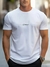 Camiseta masculina de manga curta com gola redonda, estampa Letras Pequenas, estilo de rua da moda, t-shirt respirável - comprar online